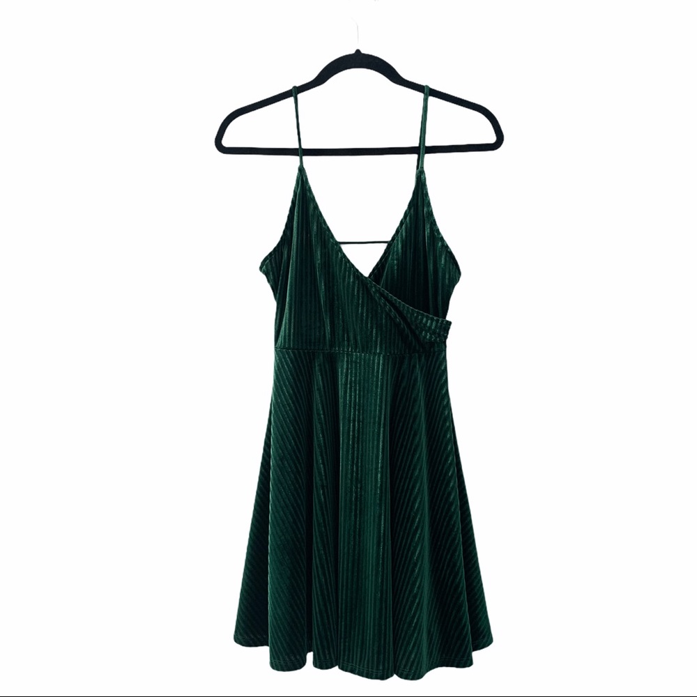 Velvet Emerald Mini Dress Forever 21  | Size M | New with Tags | Baby Doll Style